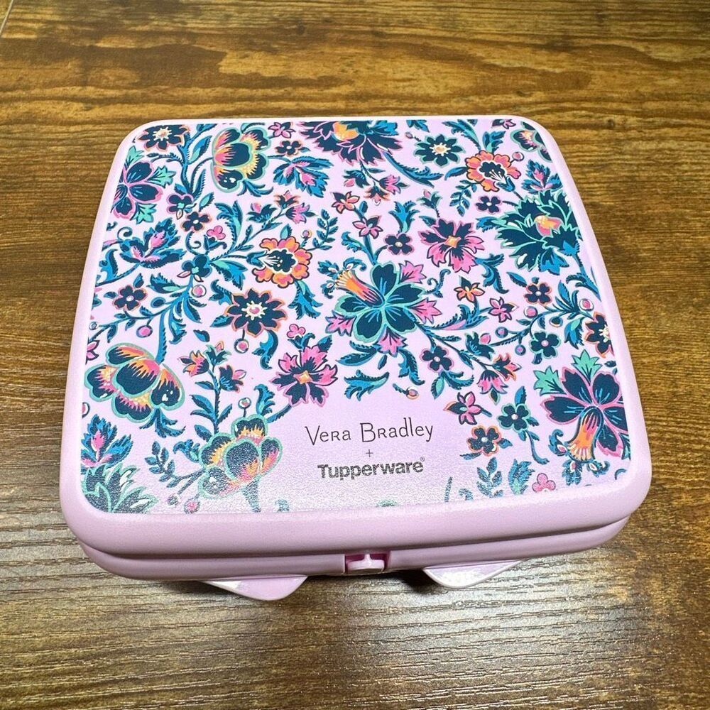 Vera Bradley Sandwich Keeper Pink Cloud Hinged‎ Tupperware